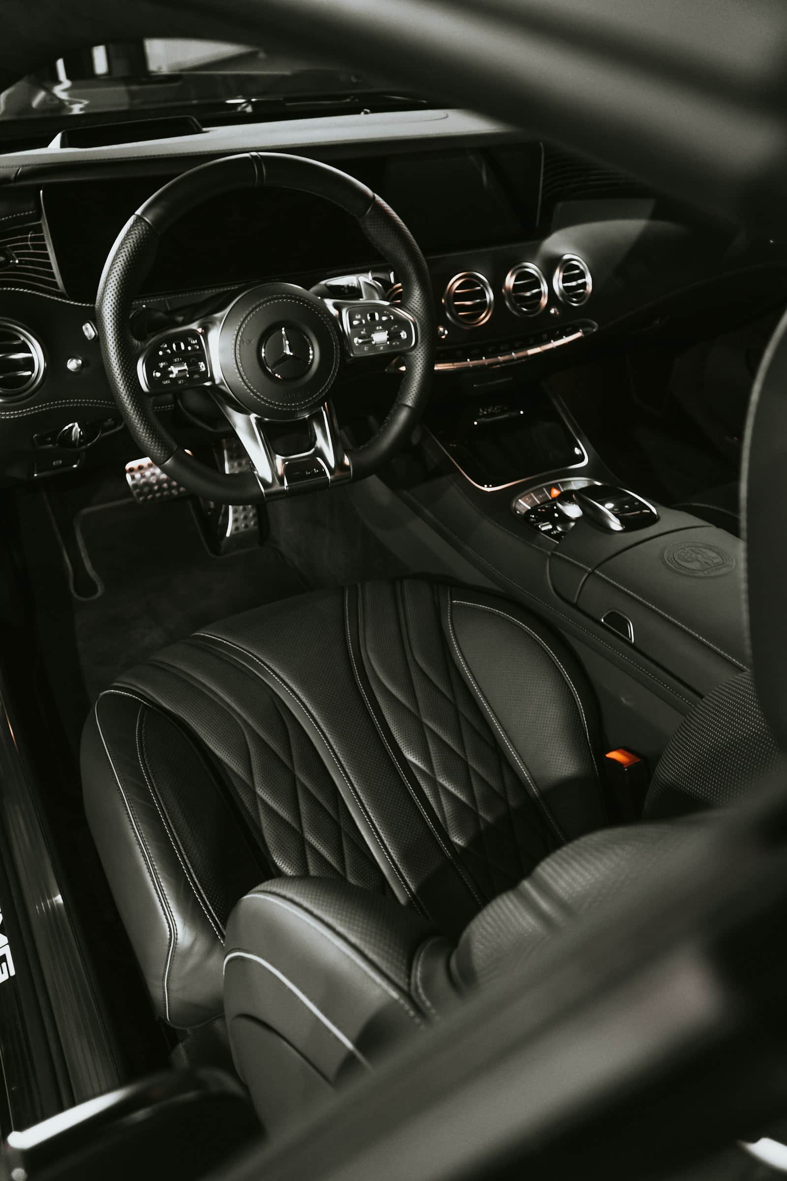 Deep-cleaned black leather interior, steering wheel and quilted seats